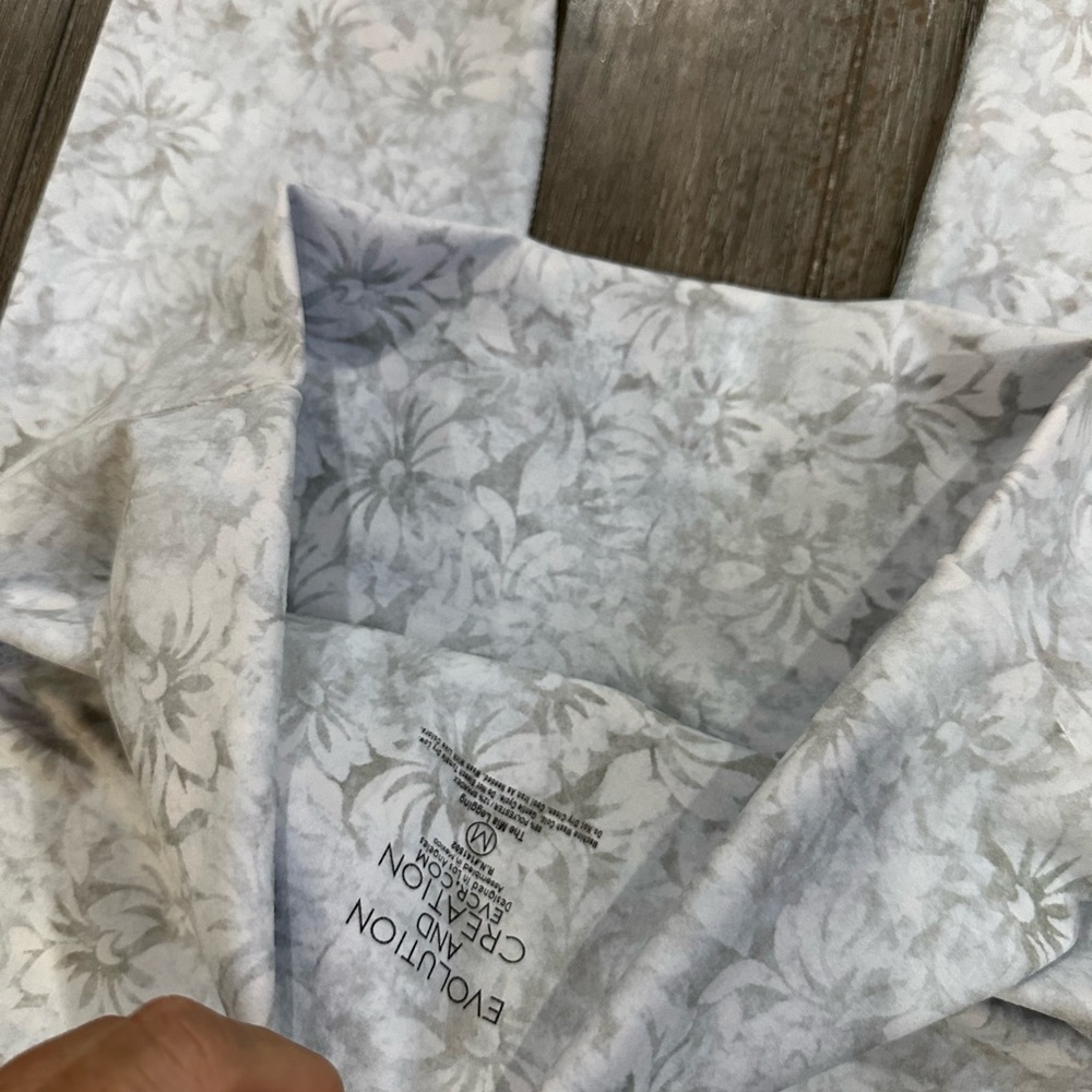Evolution and Creation Leggings - Picture 10 of 12